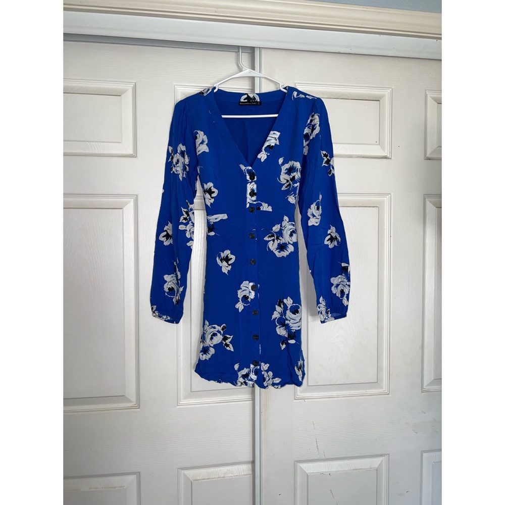 Abercrombie and Fitch Blue/ White Floral Long Sleeve Dress. Size S.